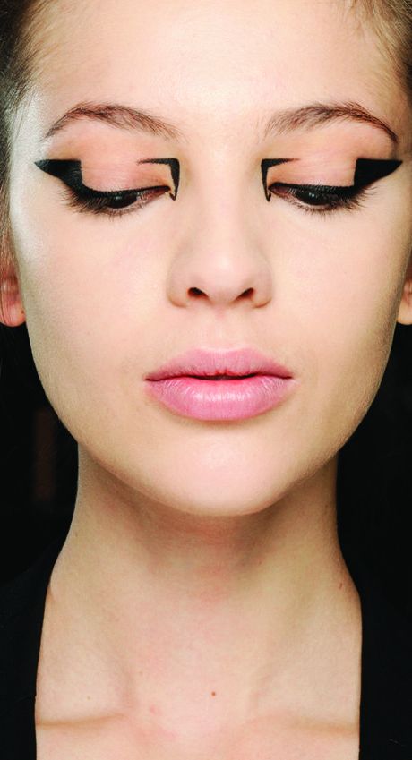 How to Wear Negative Space Eyeliner