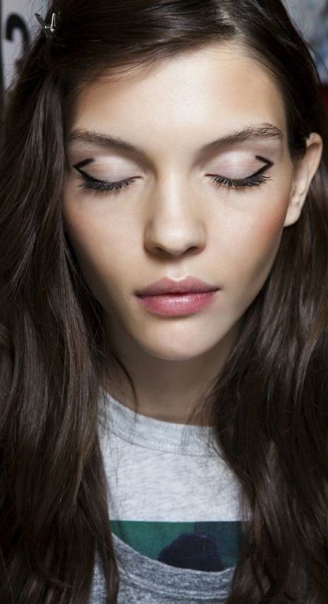 How to Wear Negative Space Eyeliner