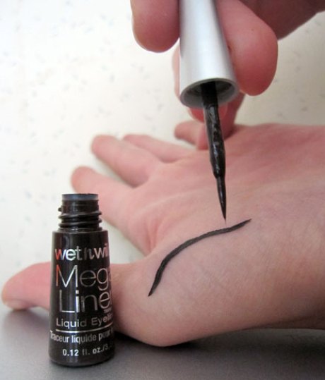 How to Prevent Your Eyeliner from Smudging