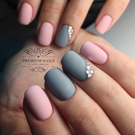 12 Stunning Short Manicures For Women