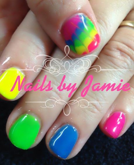 13 Fun Tie Dye Manicures For Free Spirits