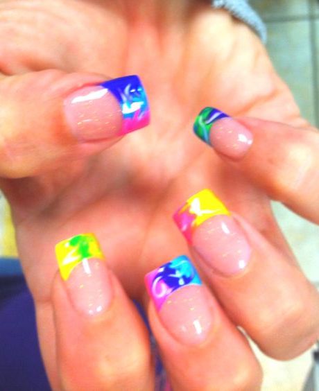 13 Fun Tie Dye Manicures For Free Spirits