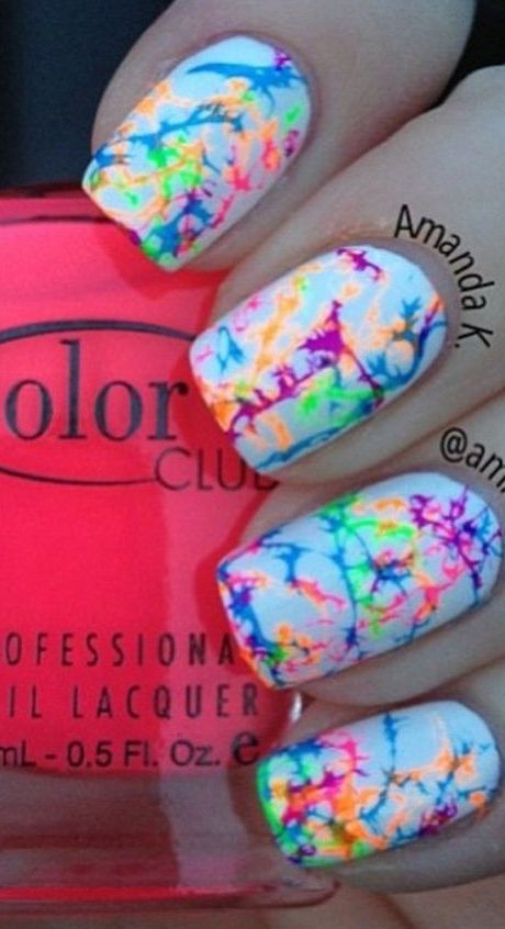 13 Fun Tie Dye Manicures For Free Spirits