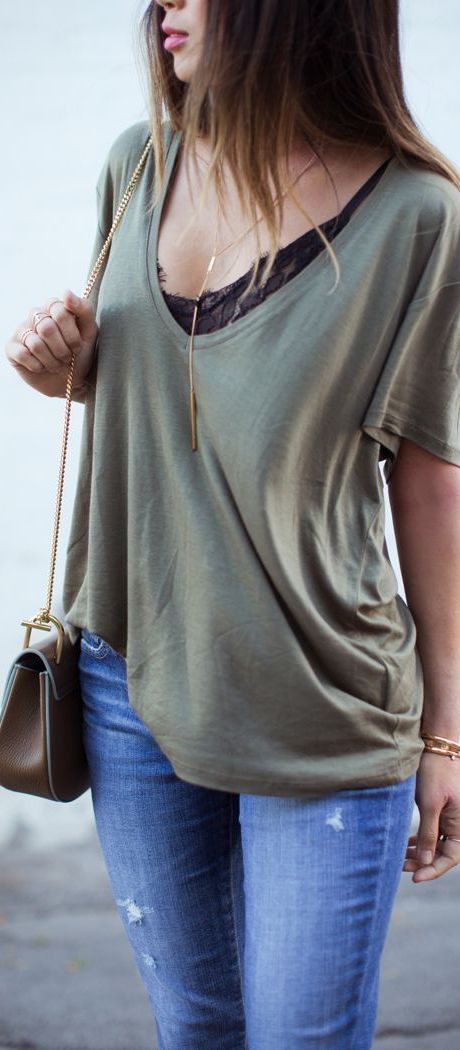 7 Tips on How to Wear a Basic Tee - Fashionable Simple T-Shirts