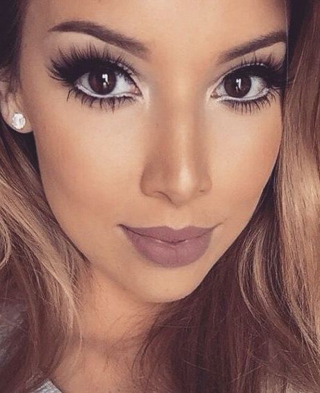 How to Pull off Doll Lashes