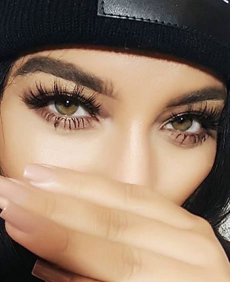 How to Pull off Doll Lashes