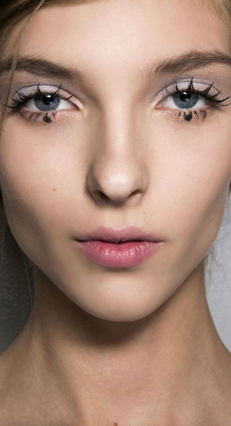 How to Pull off Doll Lashes