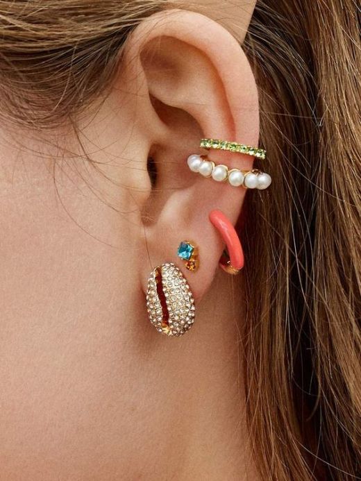 how to wear ear cuffs with trendy style 12 top tips herstylecode How to Wear Ear Cuffs with Trendy Style