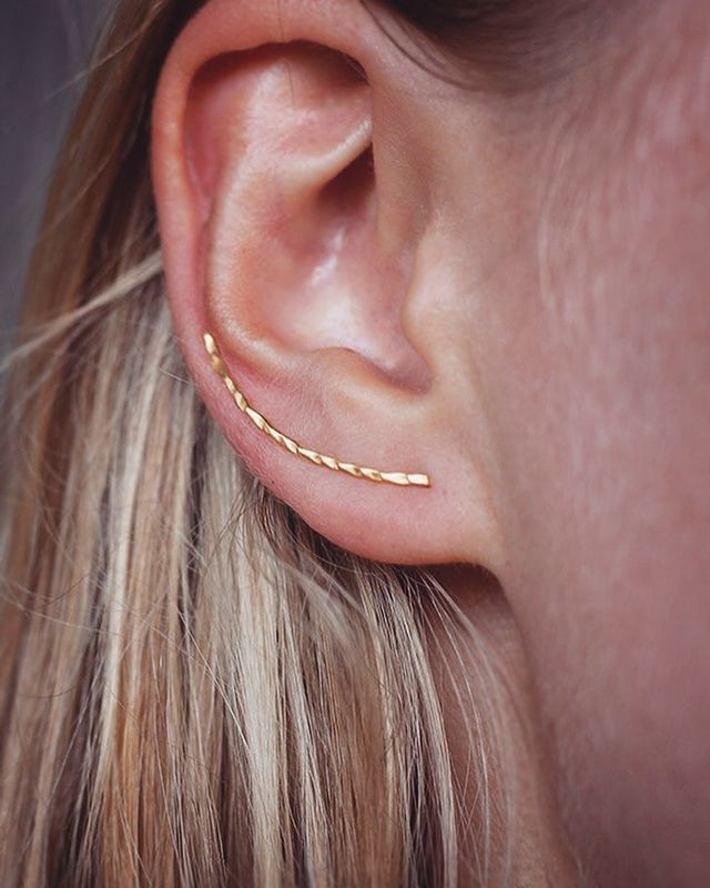 How to Wear Ear Crawlers & Look Stunning