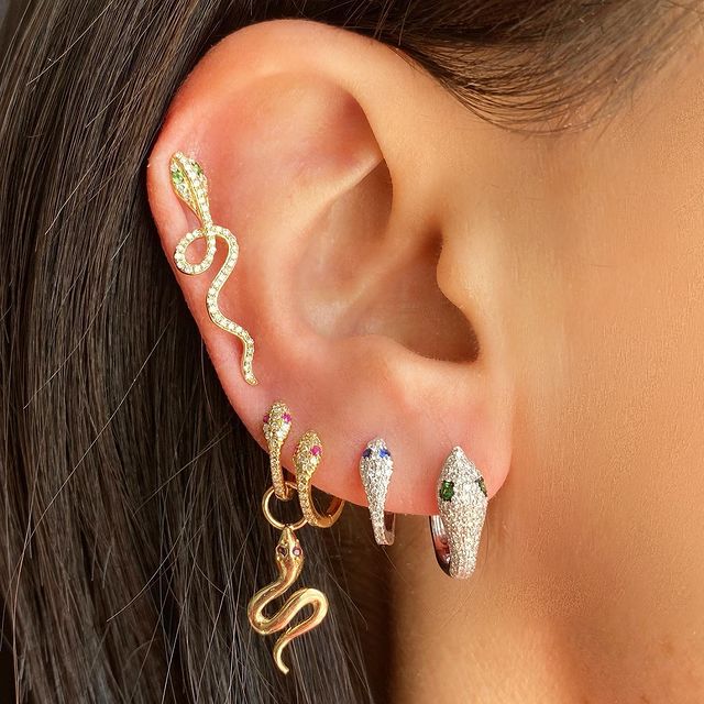 How to Wear Ear Crawlers & Look Stunning