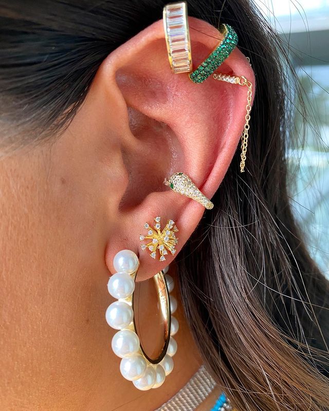 How to Wear Ear Crawlers & Look Stunning