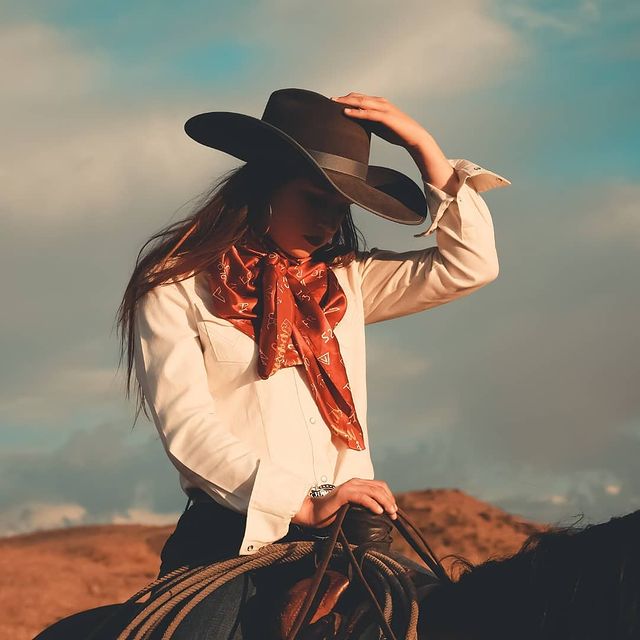 How to Style a Fedora Hat with Your Whole Wardrobe for All Seasons