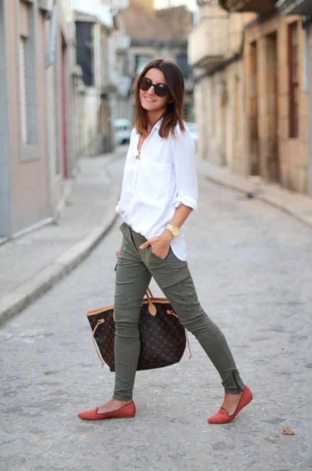 I live this color green with white. | Fashion, Style, Casual fashion