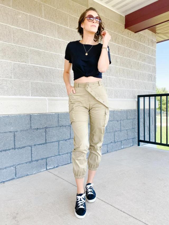 how To Style Khaki Cargo Pants What to Wear with Khaki Pants: 20 Khaki Pants Outfit Ideas for Women