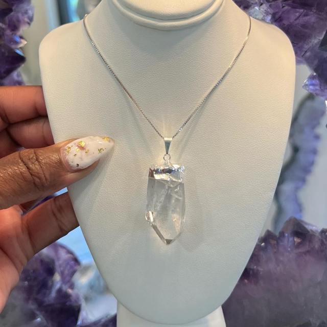 clear quartz pendant 1