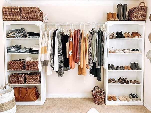 minimalist wardrobe home 7 Tips for Having a Minimalist Wardrobe